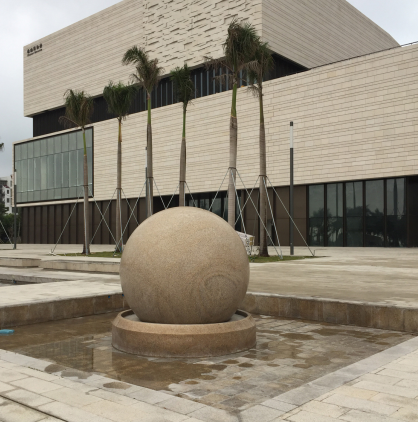 Xingyan Stone -skulptur skaper den største Feng Shui -ballen i fastlands -Kina i Zhuhai