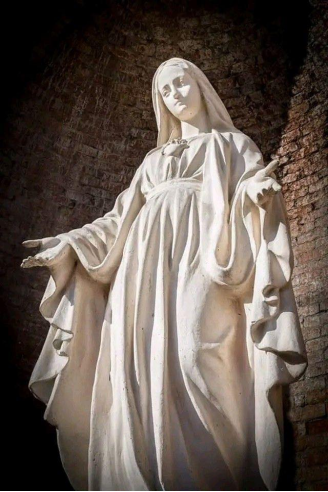 Statue av Jomfru Maria